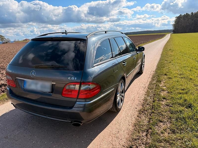 Gebraucht Mercedes E280 190 PS (139 kW) 2009 Grau Kombi