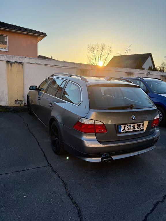 Gebraucht BMW 525 197 PS (144 kW) 2008 Grau Kombi