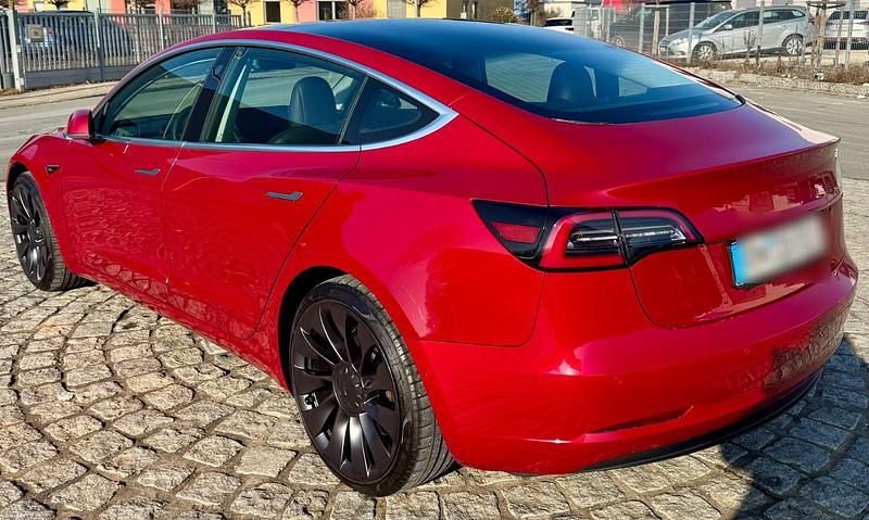 Gebraucht Tesla Model 3 Long Range AWD 244 kW (333 PS) 2019 Rot Limousine