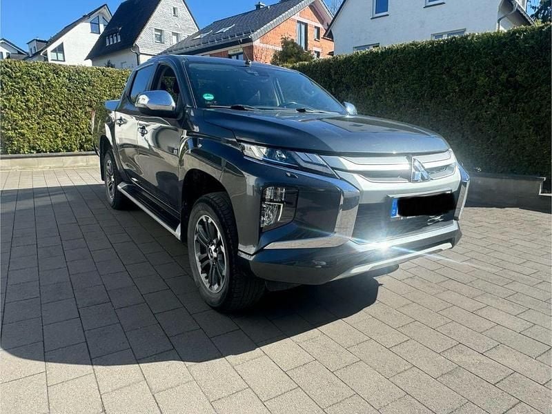Gebraucht Mitsubishi L200 150 PS (110 kW) 2020 Grau Pickup