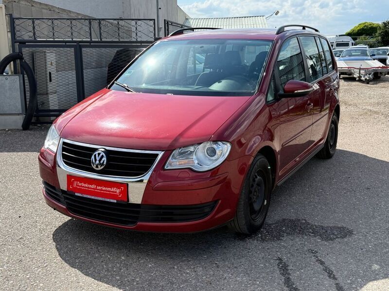 Rot Gebraucht 2010 VW Touran Trendline Van / Kleinbus | 4.699 € (Guter Preis) - Bild 1/4
