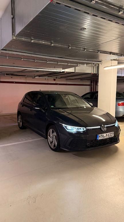 Grau Gebraucht 2020 VW Golf VIII GTE Limousine | 19.900 € (Guter Preis) - Bild 1/4