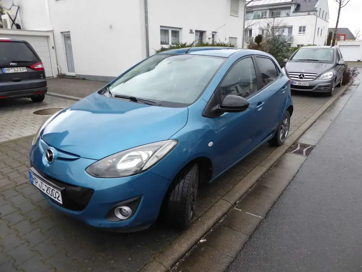 Używany Mazda 2 Center-Line 84 KM (61 kW) 2013 Niebieski Hatchback