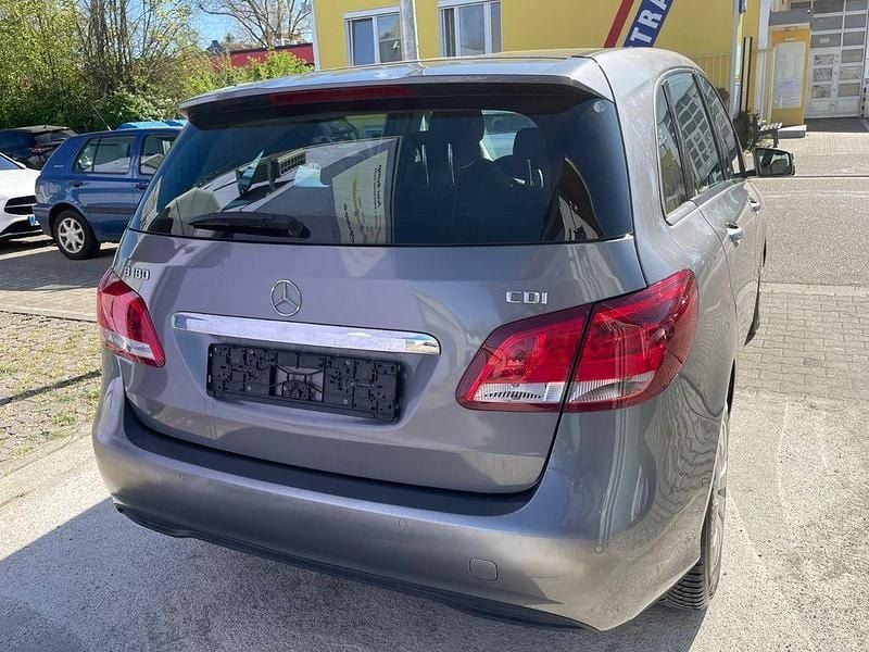 Gebraucht Mercedes B180 109 PS (80 kW) 2015 Grau Van / Kleinbus