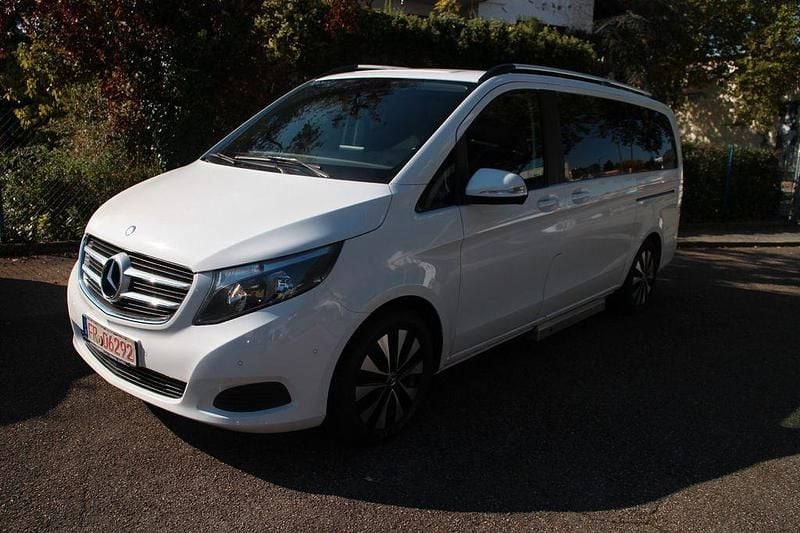 Weiß Gebraucht 2016 Mercedes V220 Van / Kleinbus | 33.900 € (Guter Preis) - Bild 1/4