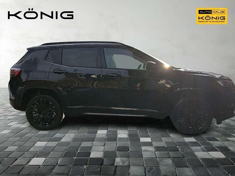 Gebraucht Jeep Compass 131 PS (96 kW) 2024 Schwarz SUV