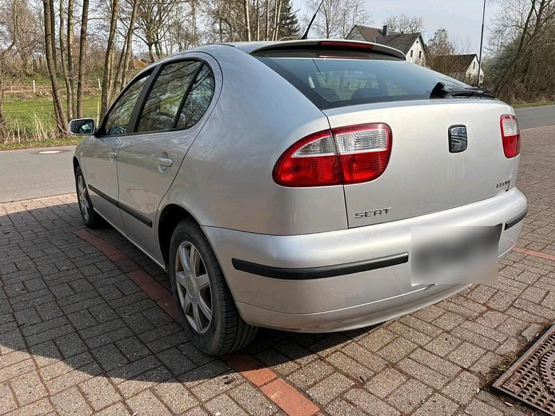 Usata Seat Leon 101 CV (74 kW) 2003 Argento Utilitaria