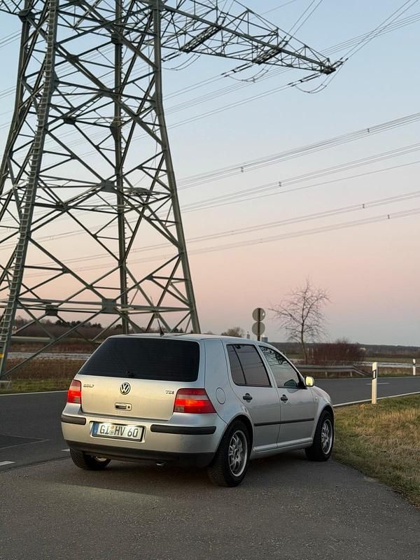 Silber Gebraucht 2002 VW Golf IV Kleinwagen | 2.300 € (Teuer) - Bild 1/4