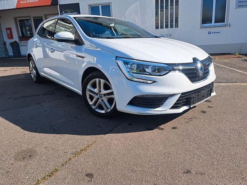 Weiß Gebraucht 2018 Renault Mégane IV Intens Limousine | 9.899 € (Guter Preis) - Bild 1/4