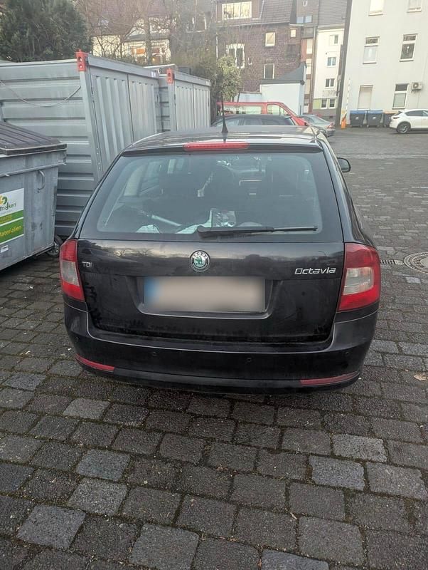 Gebraucht Skoda Octavia 140 PS (102 kW) 2011 Schwarz Kombi