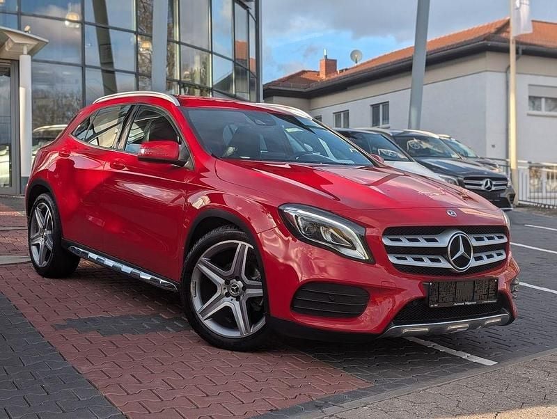 Gebraucht Mercedes GLA180 AMG line 122 PS (89 kW) 2019 Rot (jupiterrot) SUV