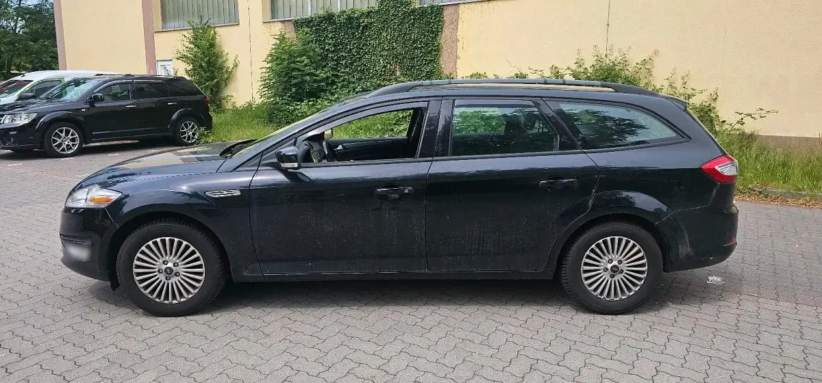 Gebraucht Ford Mondeo 120 PS (88 kW) 2012 Schwarz Kombi
