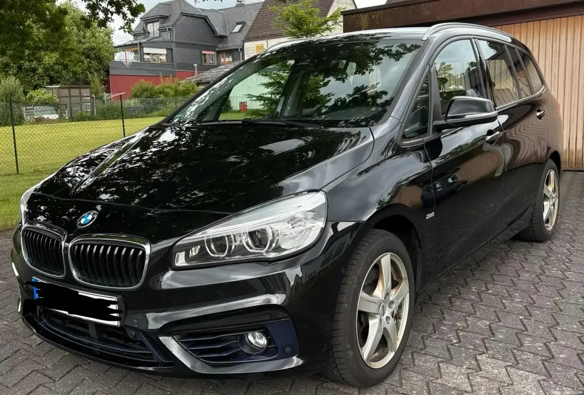 Gebraucht BMW 220 Gran Tourer Sport Line 192 PS (141 kW) 2018 Schwarz Van / Kleinbus