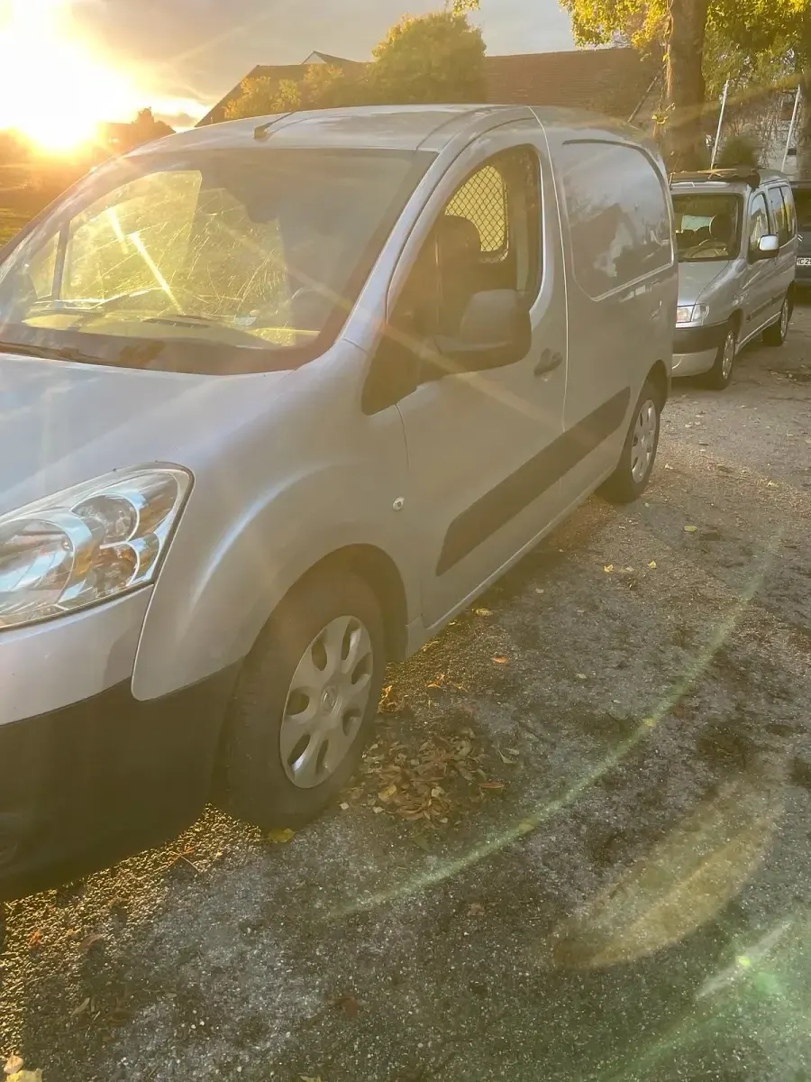 Gebraucht Peugeot Partner 75 PS (55 kW) 2011 Grau Van / Kleinbus
