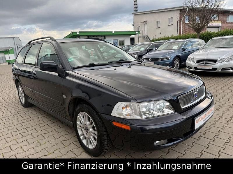 Schwarz Gebraucht 2003 Volvo V40 Kombi | 1.900 € (Etwas zu teuer) - Bild 1/4