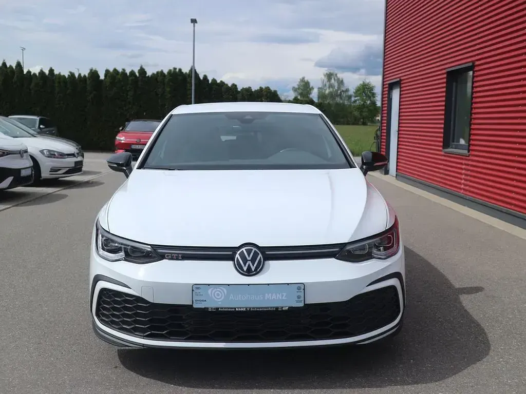 Second-hand VW Golf VIII GTI 245 CP (180 kW) 2024 Alb Berlinǎ