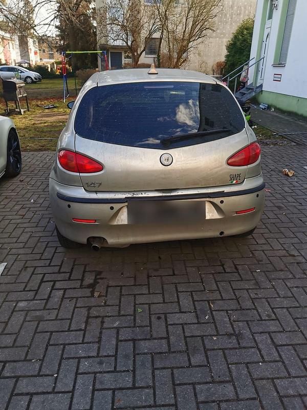 Gebraucht Alfa Romeo 147 85 PS (62 kW) 2004 Gold Kleinwagen