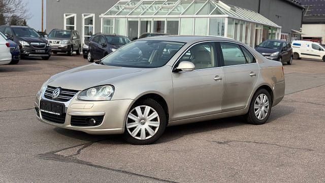 Wheat beige metallic Gebraucht 2006 VW Jetta Comfortline Limousine | 4.390 € (Fairer Preis) - Bild 1/4