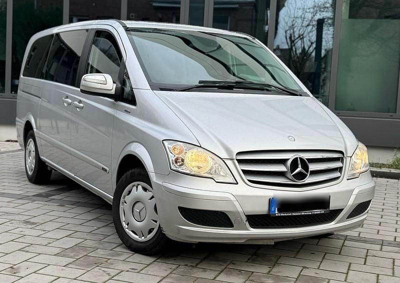 Silber Gebraucht 2011 Mercedes Viano Van / Kleinbus | 10.500 € (Fairer Preis) - Bild 1/4