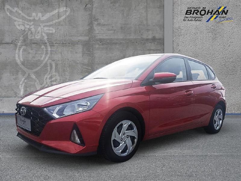 Dragon red / met Gebraucht 2022 Hyundai i20 Select Limousine | 13.780 € (Fairer Preis) - Bild 1/4