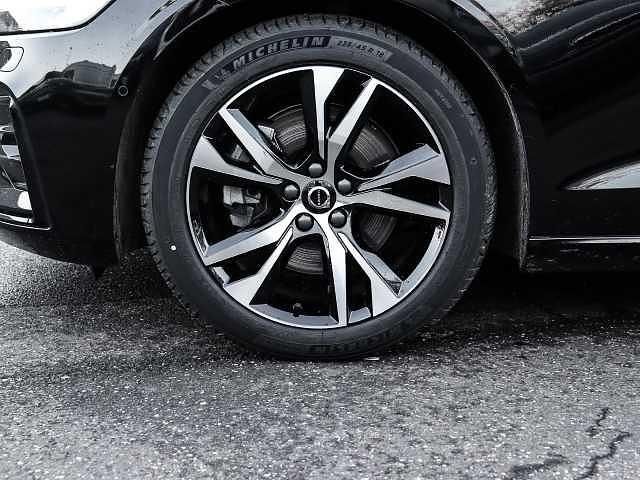 Gebraucht Volvo V60 145 PS (106 kW) 2025 Kombi