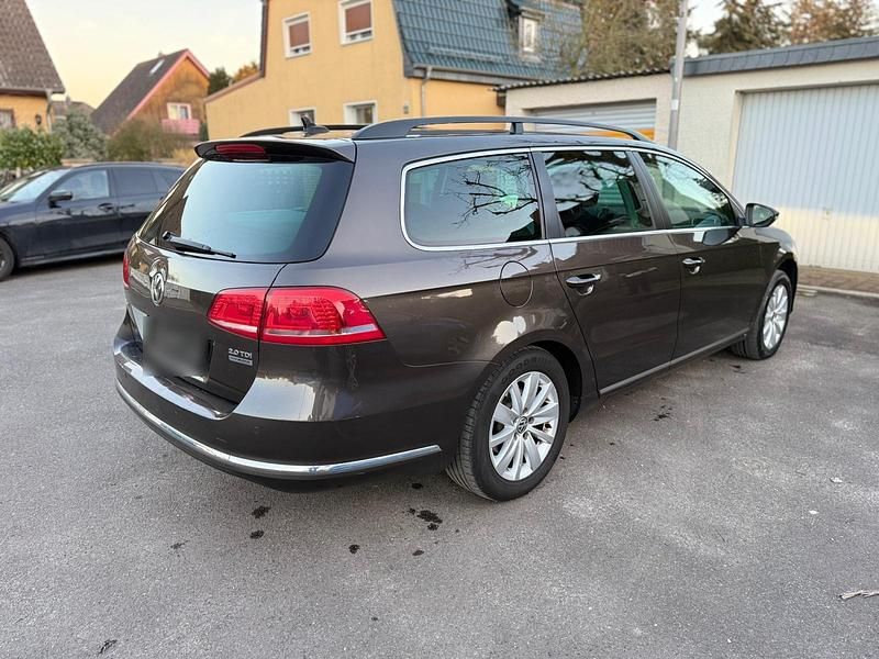 Gebraucht VW Passat 140 PS (102 kW) 2013 Braun Kombi