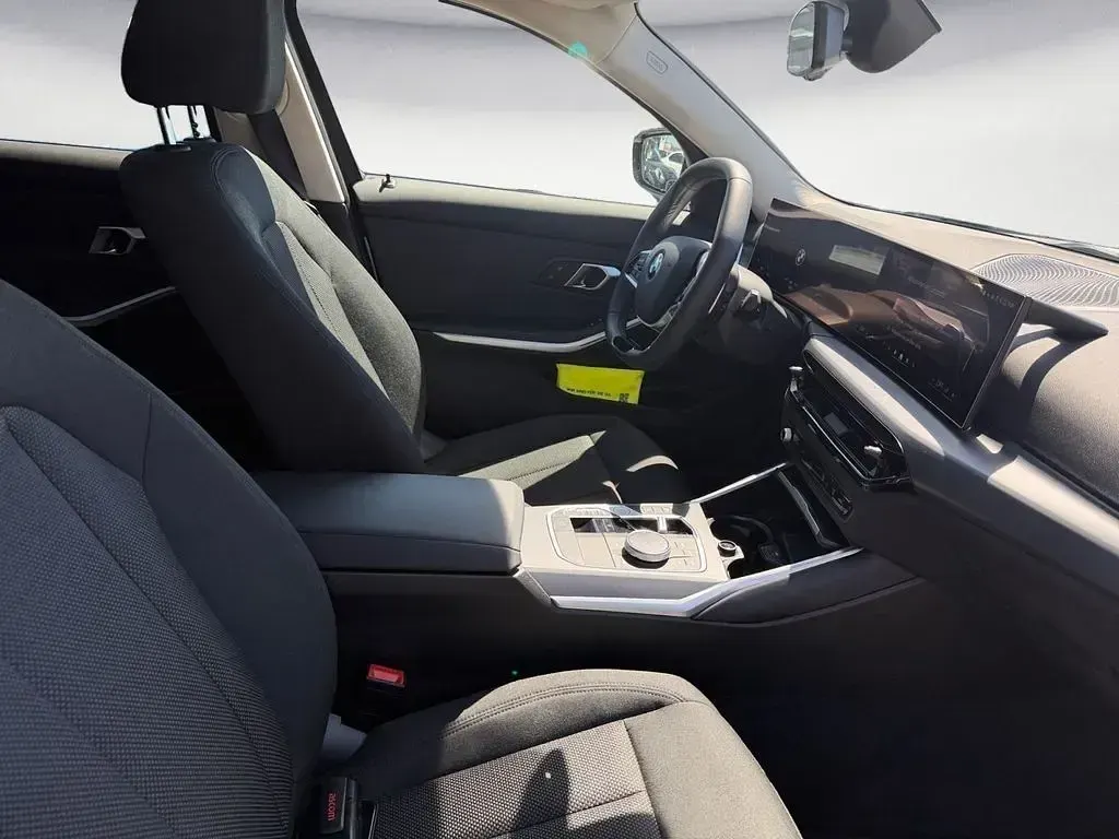 Gebraucht BMW 320 190 PS (139 kW) 2025 Weiß Limousine