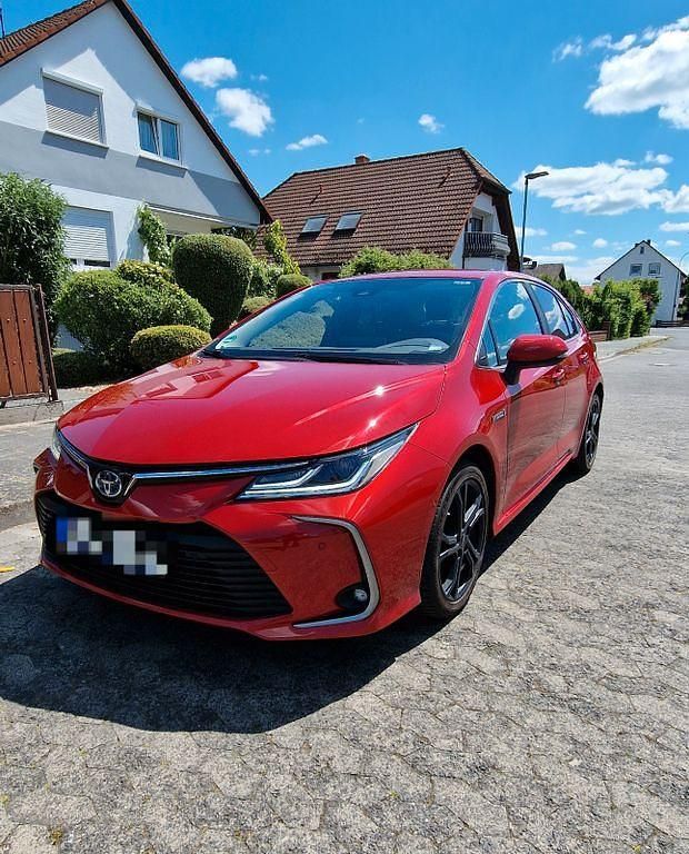 Rot Gebraucht 2020 Toyota Corolla Team Limousine | 18.500 € (Fairer Preis) - Bild 1/4