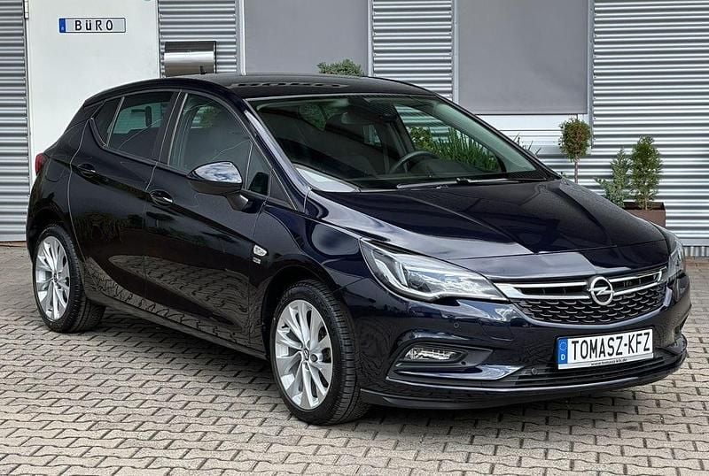 Darkmoon blue metallic (22x) Gebraucht 2019 Opel Astra Limousine | 14.999 € (Fairer Preis) - Bild 1/4