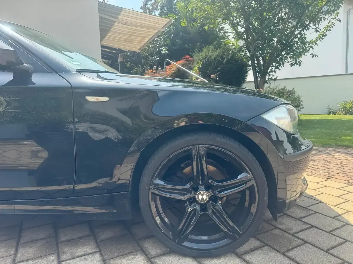 Gebraucht BMW 116 122 PS (89 kW) 2010 Schwarz Kleinwagen