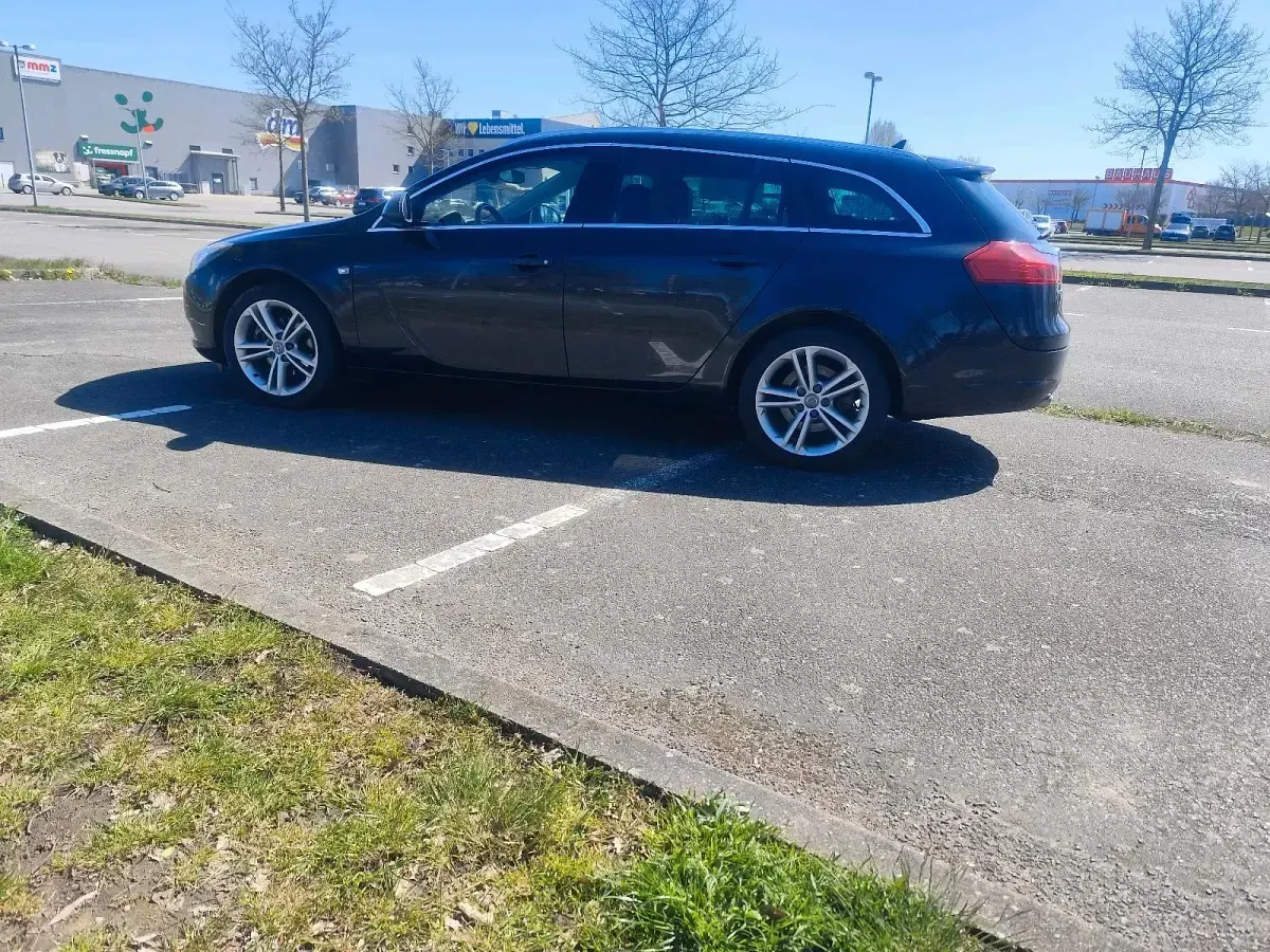 Gebraucht Opel Insignia 180 PS (132 kW) 2011 Schwarz Kombi