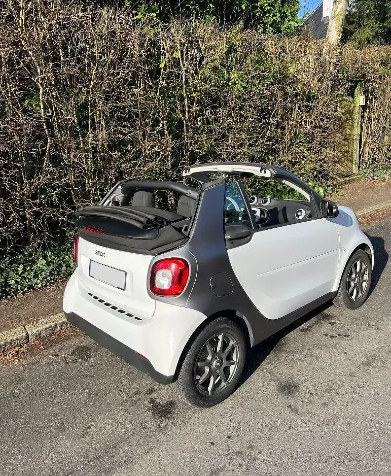 Gebraucht Smart ForTwo Cabrio Passion 71 PS (52 kW) 2016 Weiß Cabrio