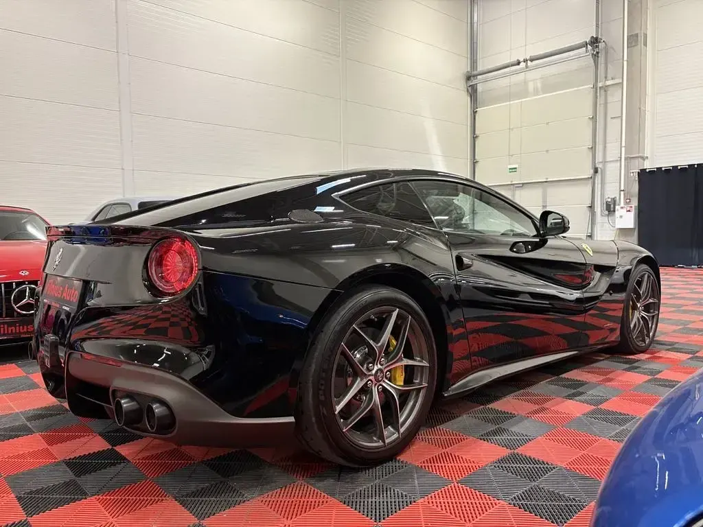 Second-hand Ferrari F12 741 CP (545 kW) 2015 Negru Coupe