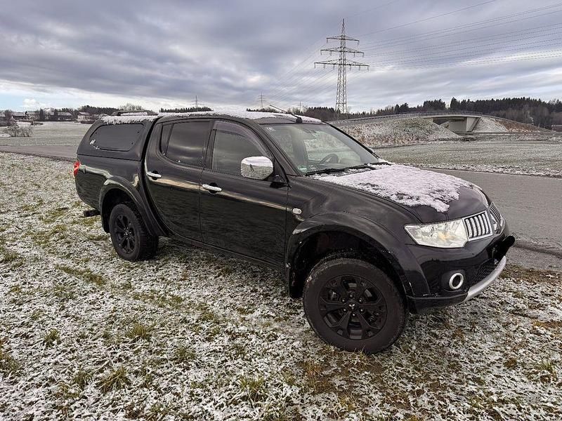 Gebraucht Mitsubishi L200 178 PS (130 kW) 2010 Schwarz Pickup