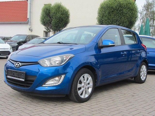 Blau Gebraucht 2013 Hyundai i20 Limousine | 6.990 € (Teuer) - Bild 1/4