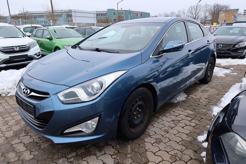 Gebraucht Hyundai i40 Style 178 PS (130 kW) 2013 Blau Limousine