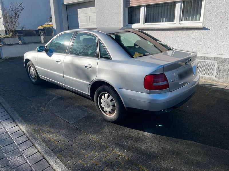 Usata Audi A4 101 CV (74 kW) 2000 Argento Berlina