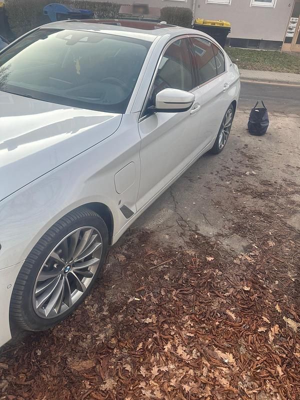 Gebraucht BMW 530e 284 PS (208 kW) 2019 Weiß Limousine
