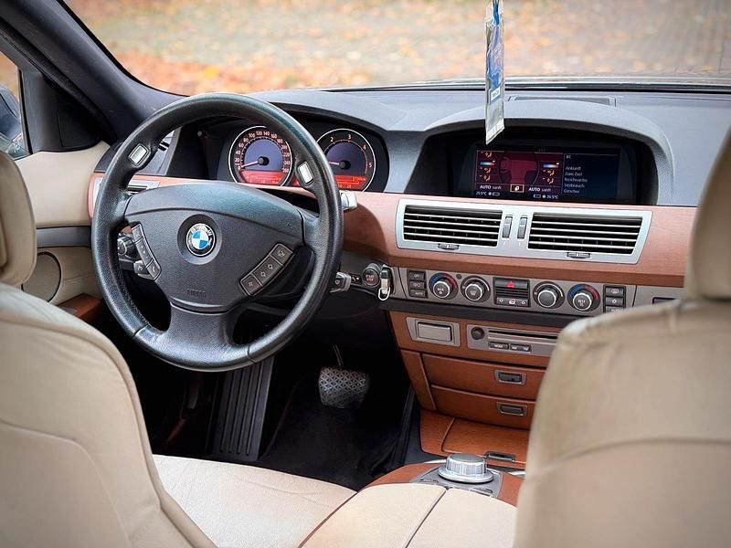 Grau Gebraucht 2007 BMW 730 Comfort Edition Limousine | 6.250 € (Fairer Preis) - Bild 1/4