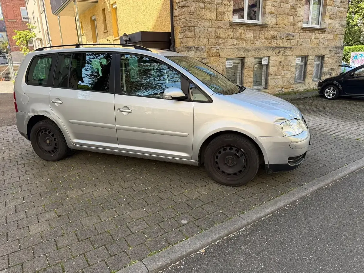 Gebraucht VW Touran 122 PS (89 kW) 2005 Silber Van / Kleinbus