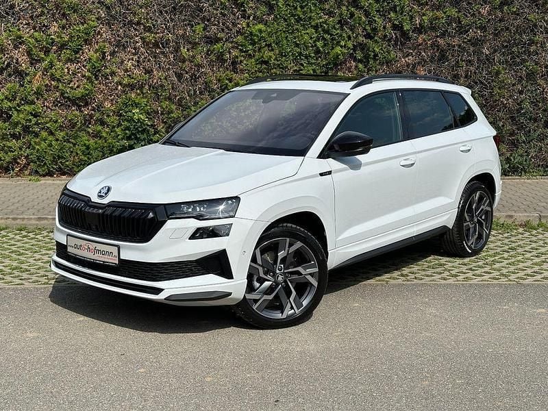 Weiß Neu 2025 Skoda Karoq SportLine SUV | 42.790 € (Teuer) - Bild 1/4