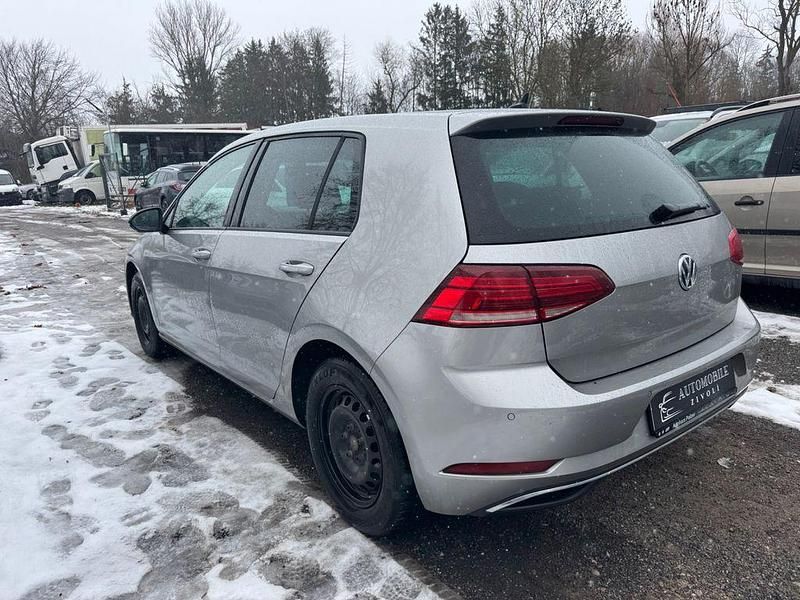 Gebraucht VW Golf VII Comfortline 110 PS (80 kW) 2017 Silber Limousine