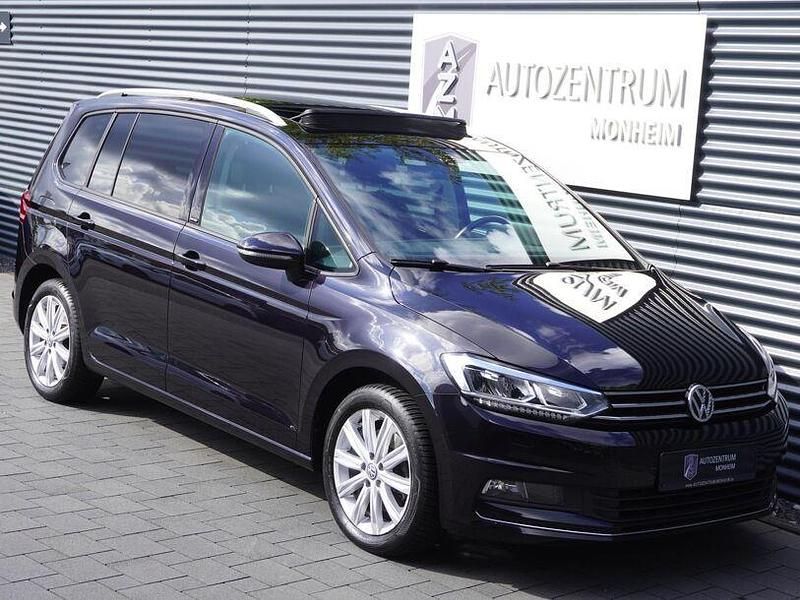 Gebraucht VW Touran 150 PS (110 kW) 2020 Deep black perleffekt metallic Van / Kleinbus