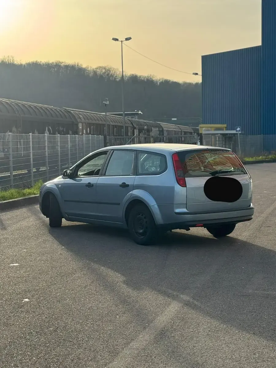Gebraucht Ford Focus 115 PS (84 kW) 2005 Silber Kombi