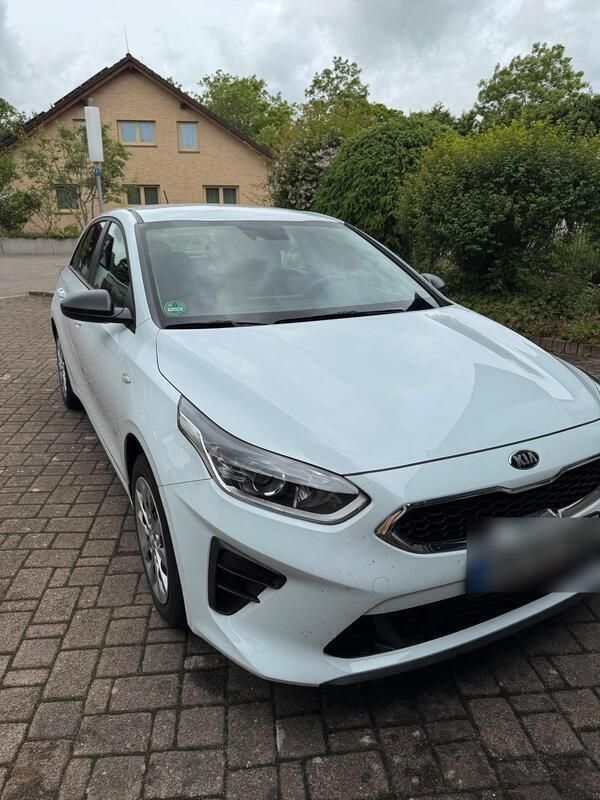 Weiß Gebraucht 2020 Kia Ceed Edition 7 Limousine | 12.950 € (Fairer Preis) - Bild 1/4