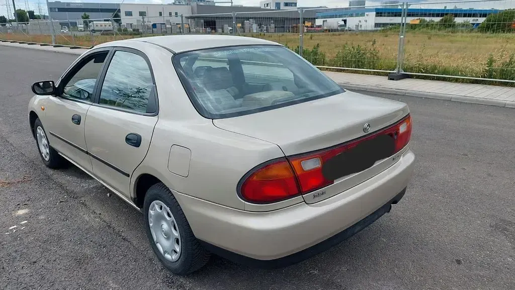 Gebraucht Mazda 323F Comfort 88 PS (64 kW) 1996 Beige Limousine