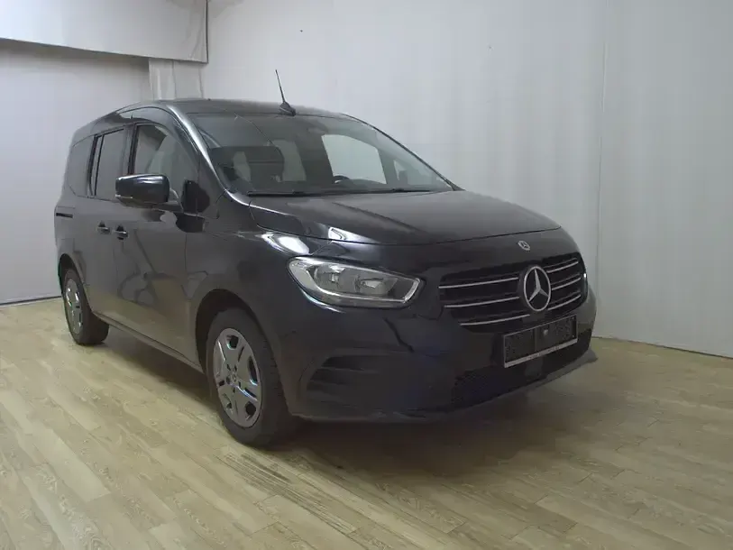 Gebraucht Mercedes T180 Style 116 PS (85 kW) 2023 Schwarz Van / Kleinbus