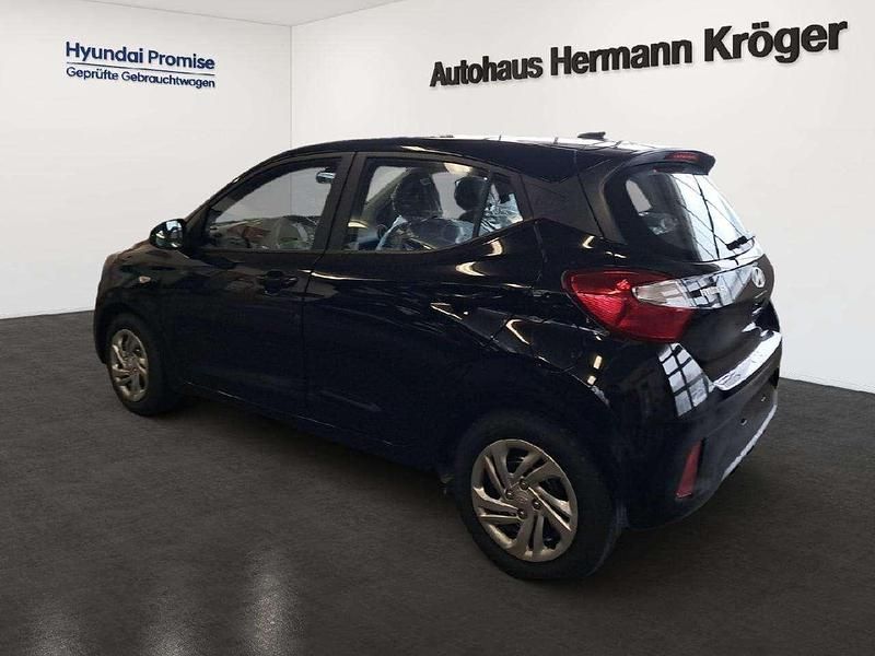 Gebraucht Hyundai i10 Select 63 PS (46 kW) 2024 Phantom black Kleinwagen