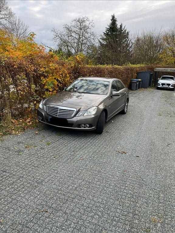 Gebraucht Mercedes E220 170 PS (125 kW) 2009 Grau Limousine