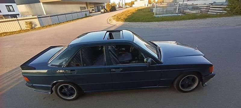 Gebraucht Mercedes 190 122 PS (89 kW) 1984 Limousine